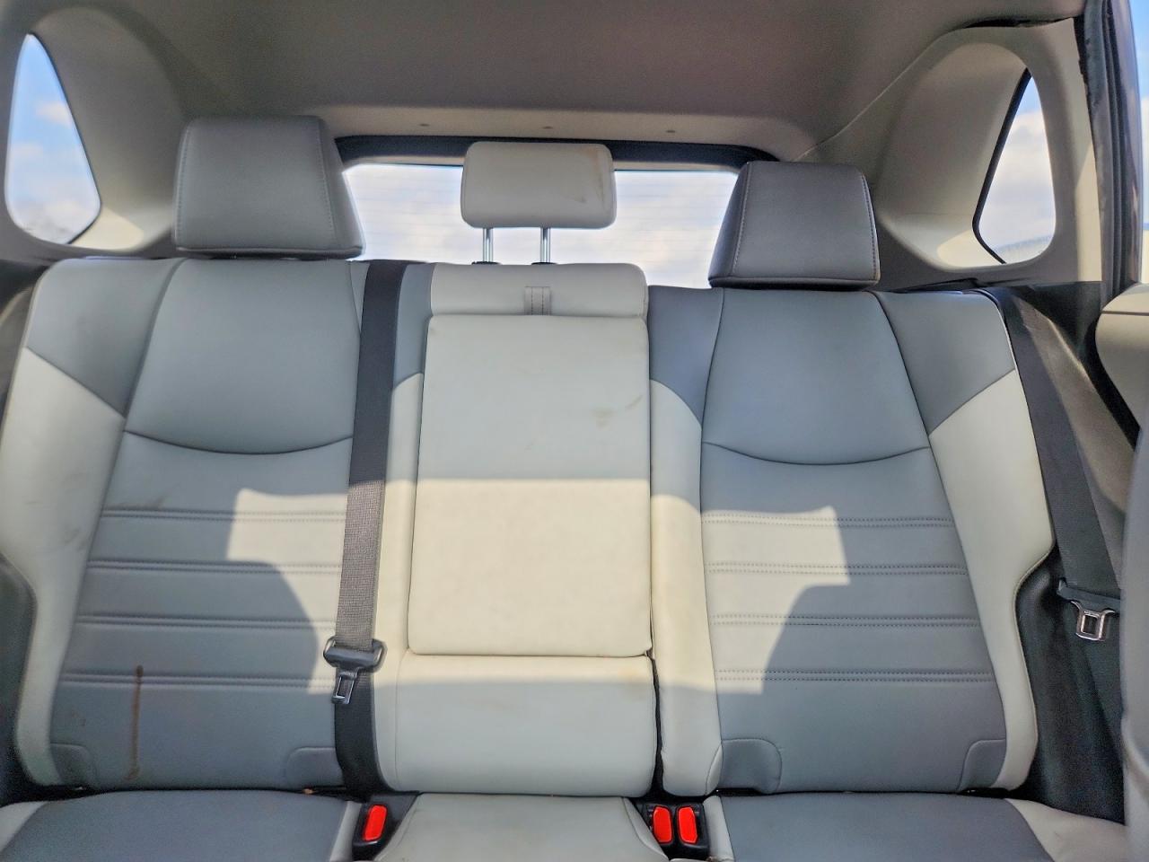 2019 TOYOTA RAV4 XLE PREMIUM photo 19
