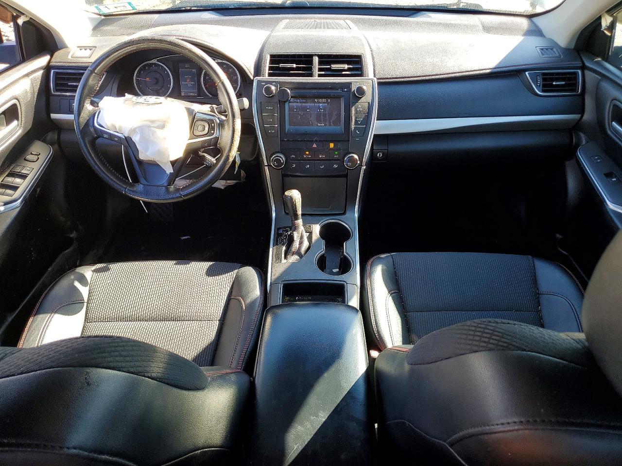 2017 TOYOTA CAMRY LE photo 8