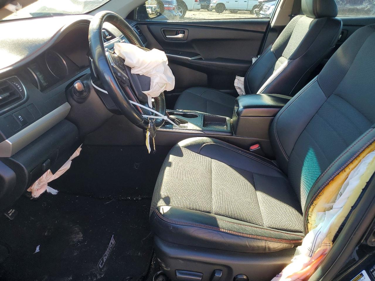 2017 TOYOTA CAMRY LE photo 7