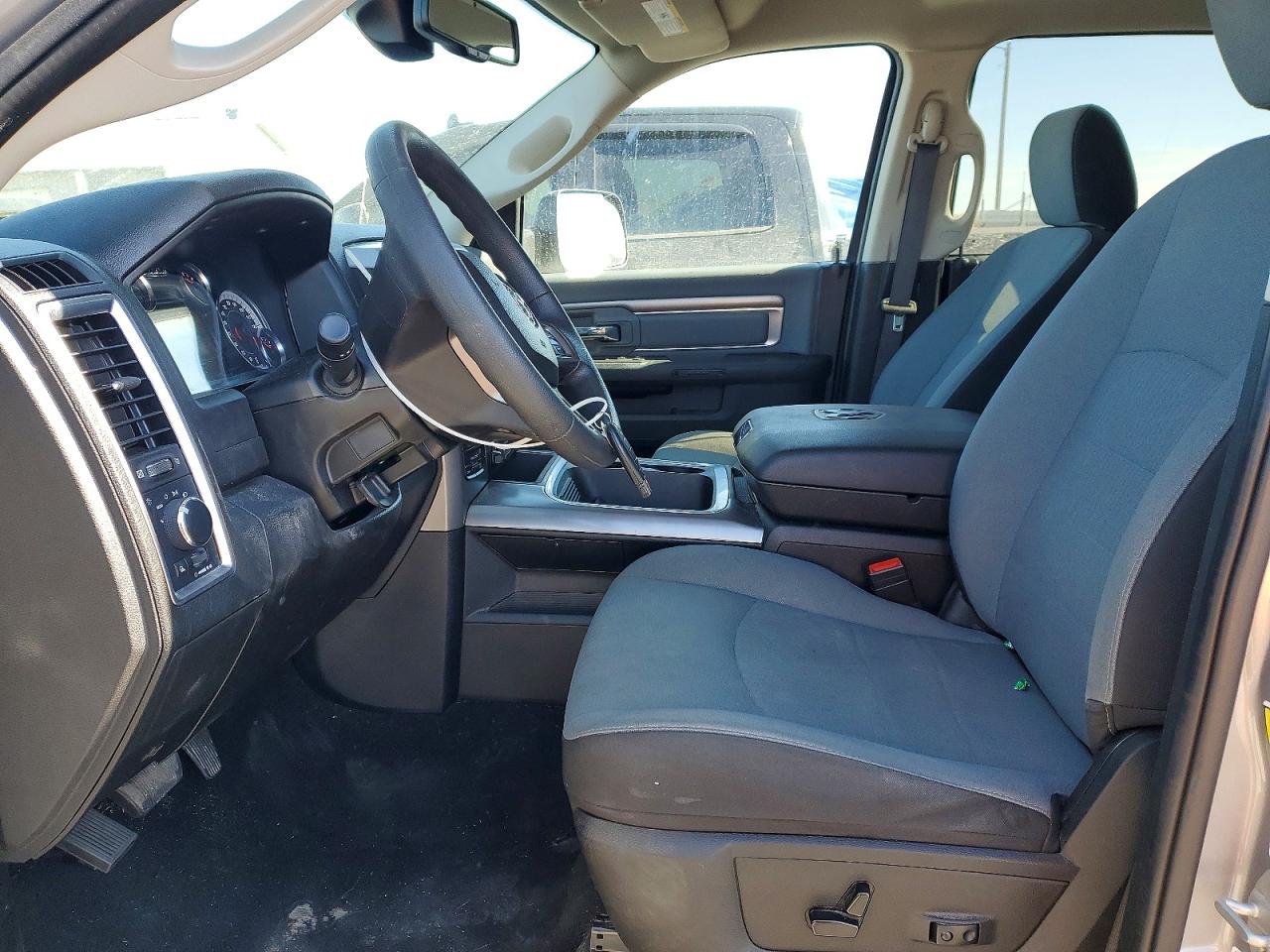 2023 RAM 1500 CLASSIC SLT photo 7