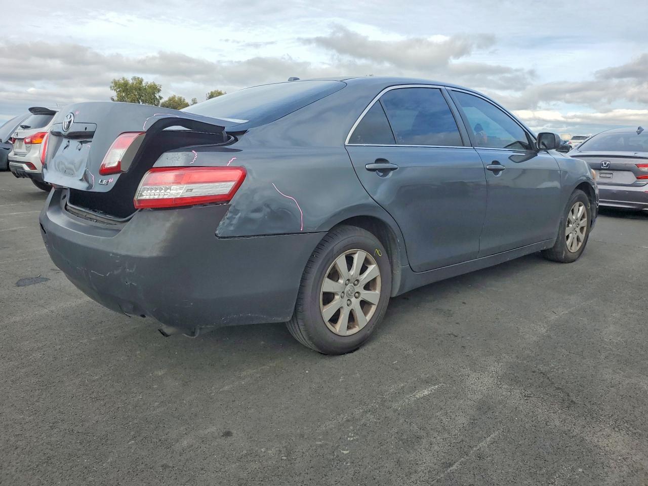 2011 TOYOTA CAMRY BASE photo 3