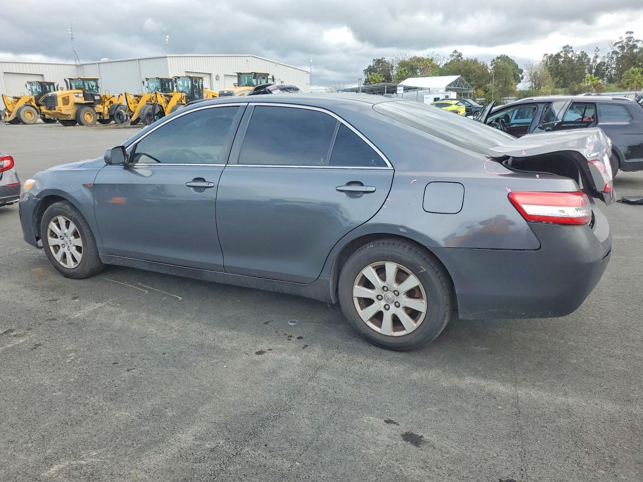 2011 TOYOTA CAMRY BASE photo 2