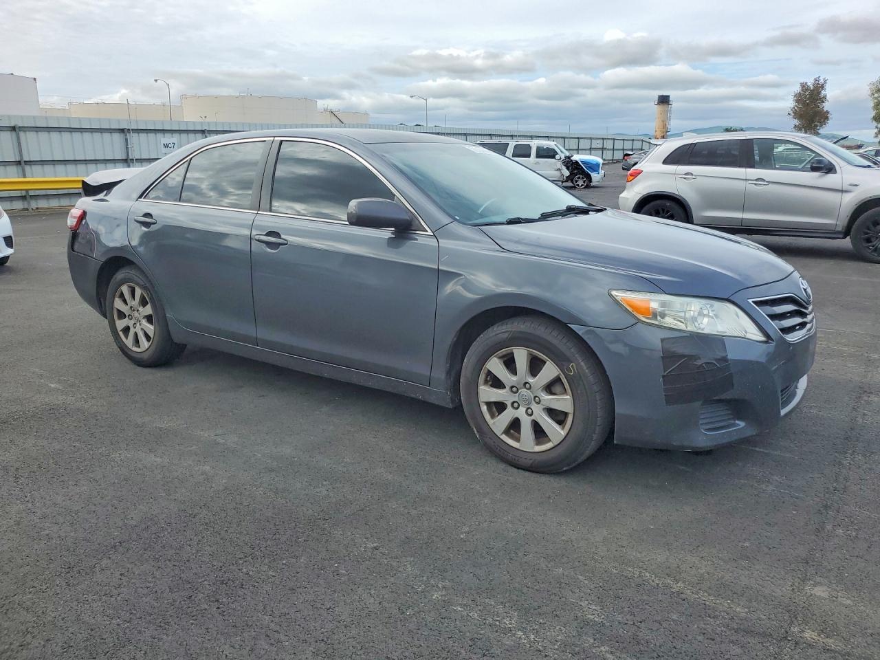 2011 TOYOTA CAMRY BASE photo 4