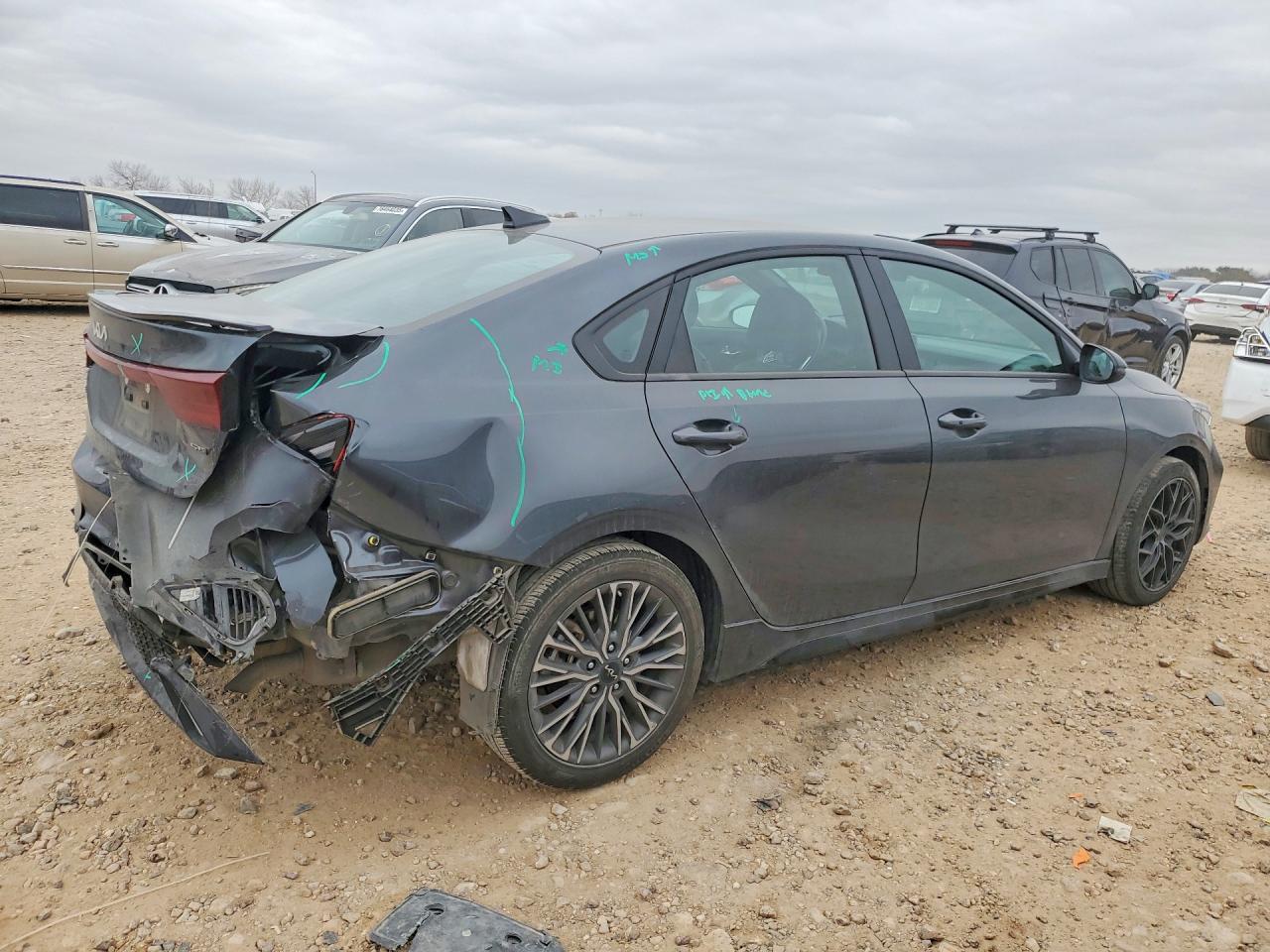 2024 KIA FORTE GT LINE photo 7