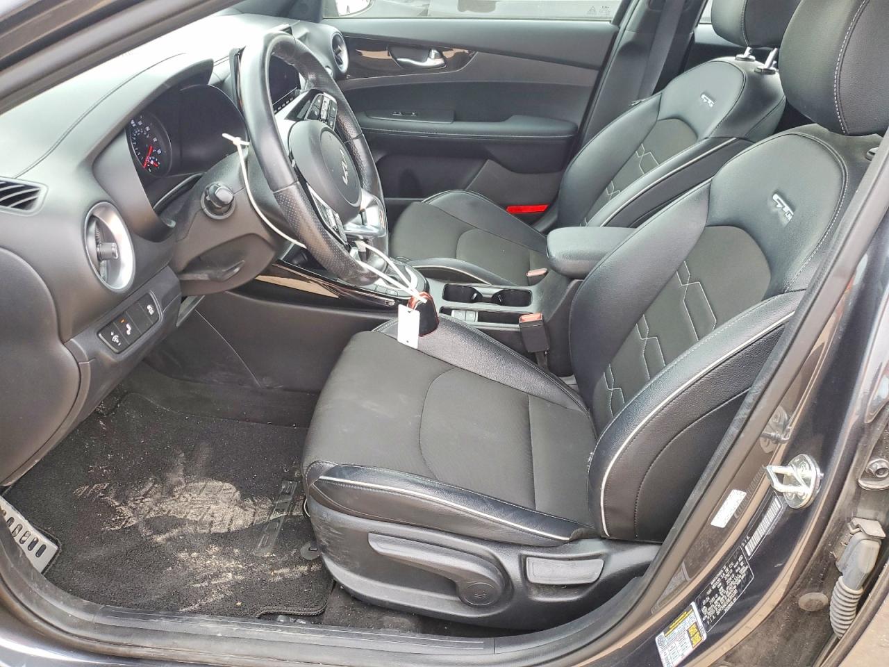 2024 KIA FORTE GT LINE photo 19