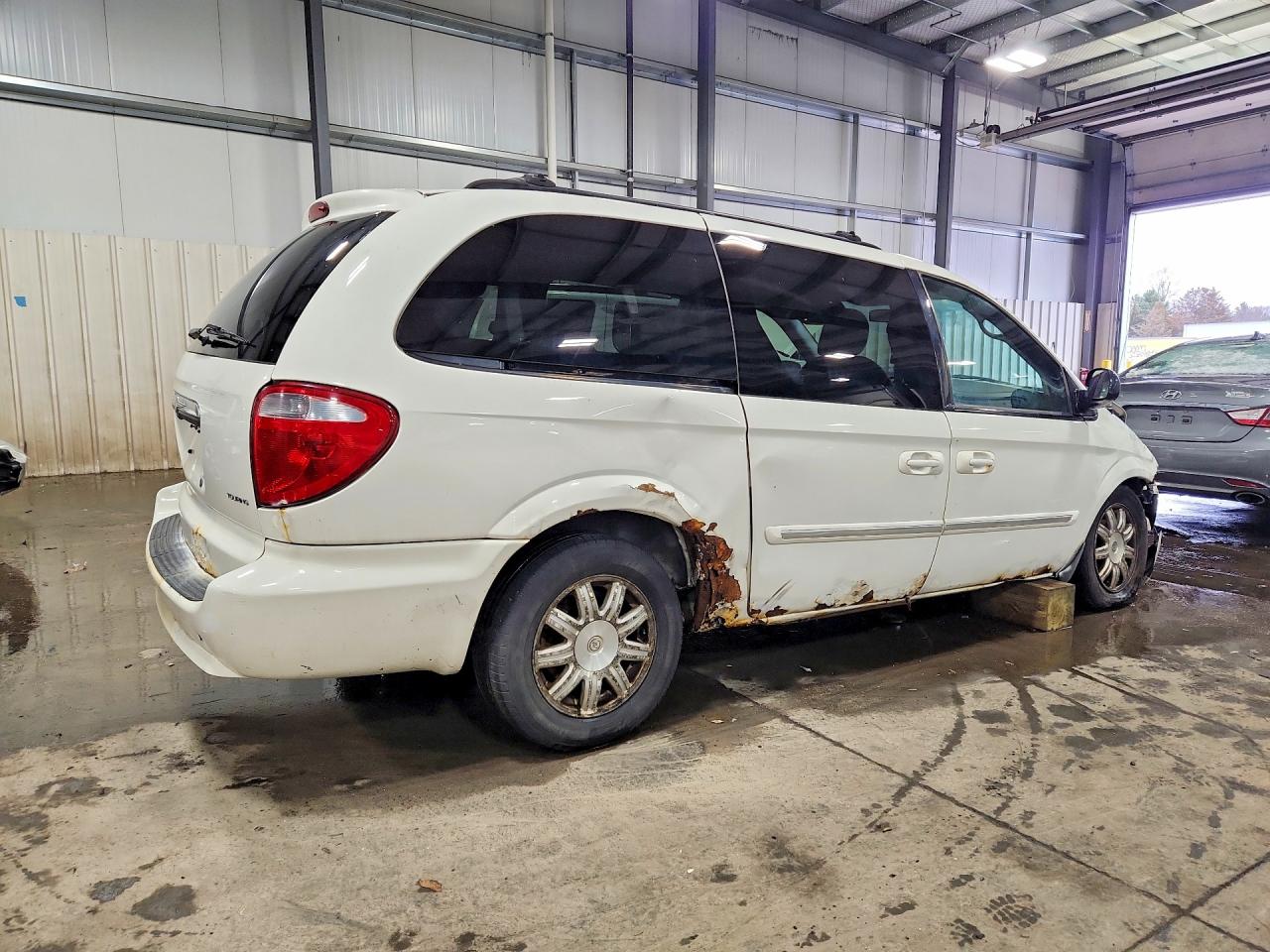 2007 CHRYSLER TOWN & COUNTRY TOURING photo 5