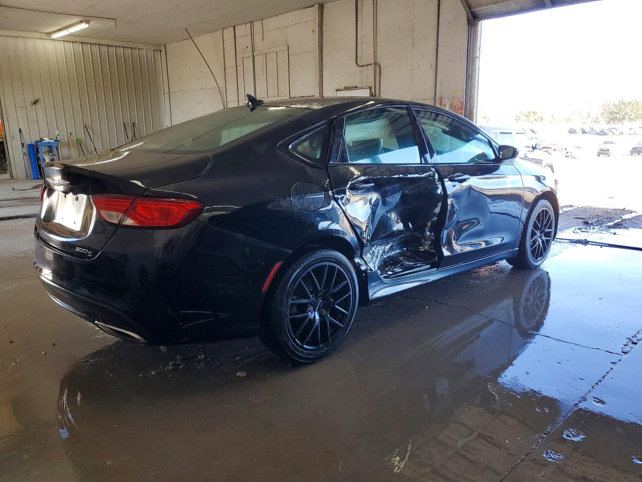 2016 CHRYSLER 200 S photo 3