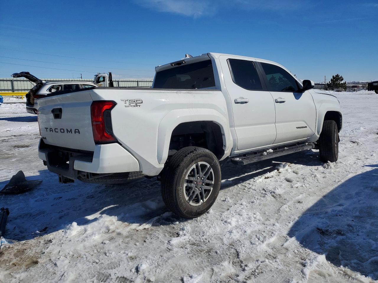 2025 TOYOTA TACOMA DOUBLE CAB photo 5