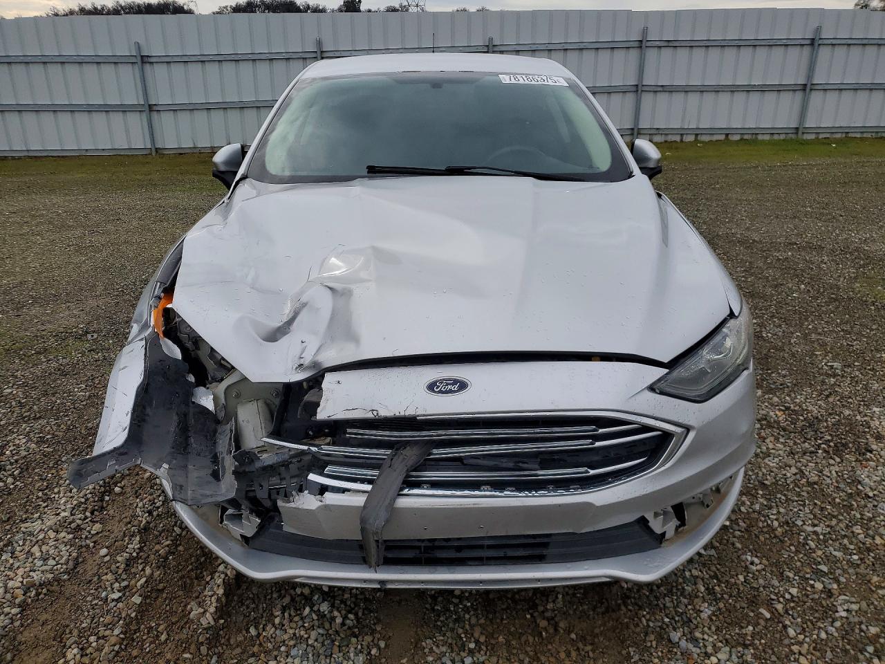 2017 FORD FUSION SE photo 9