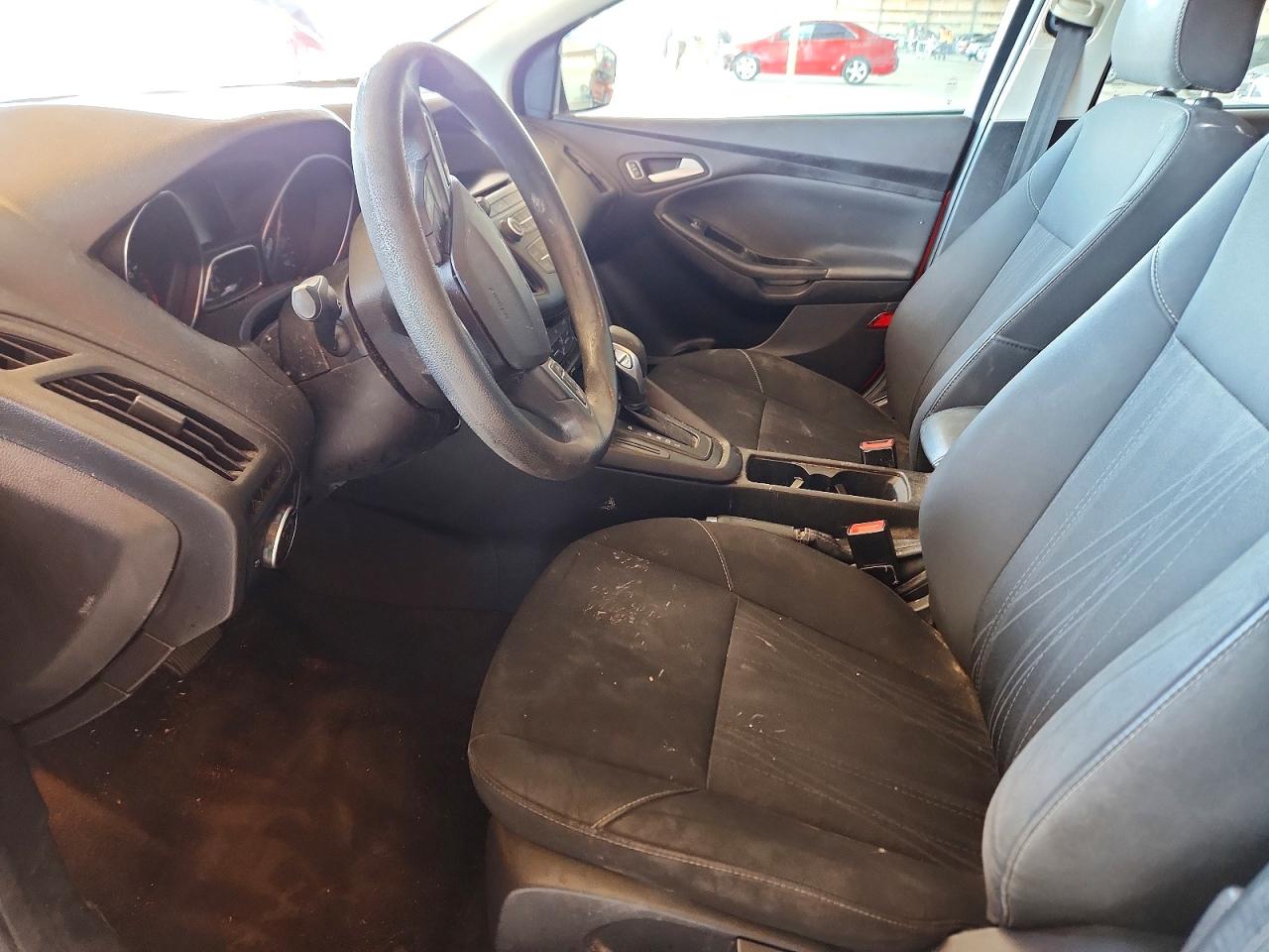 2017 FORD FOCUS SE photo 13