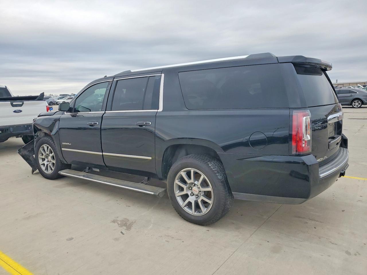 2015 GMC YUKON XL DENALI photo 3