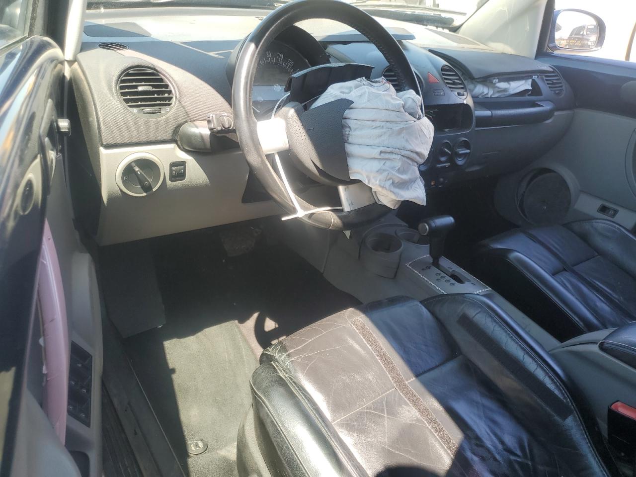 2005 VOLKSWAGEN NEW BEETLE photo 15