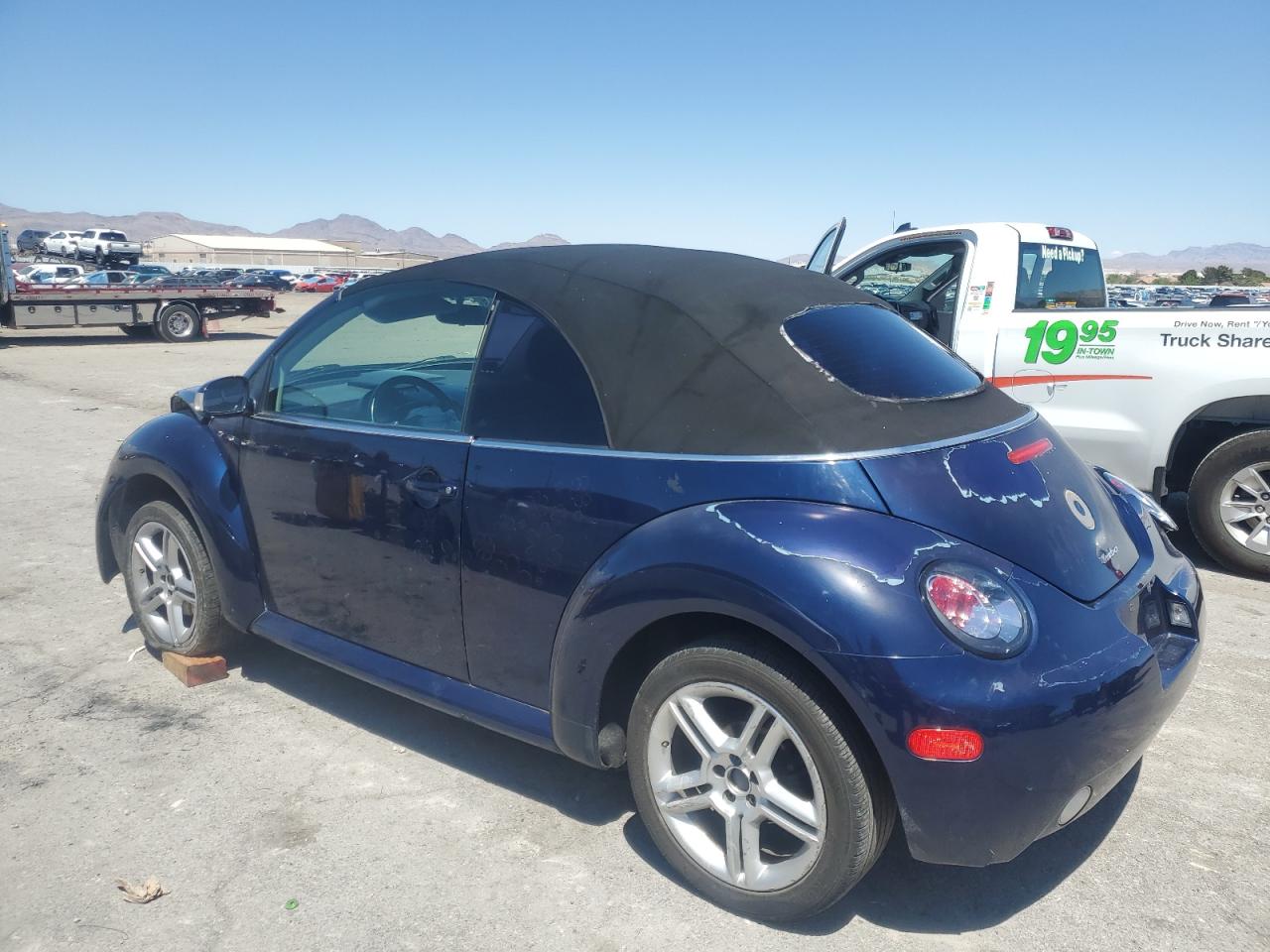 2005 VOLKSWAGEN NEW BEETLE photo 3