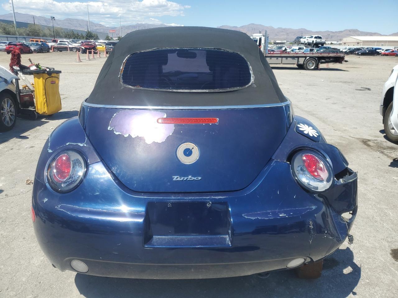 2005 VOLKSWAGEN NEW BEETLE photo 11