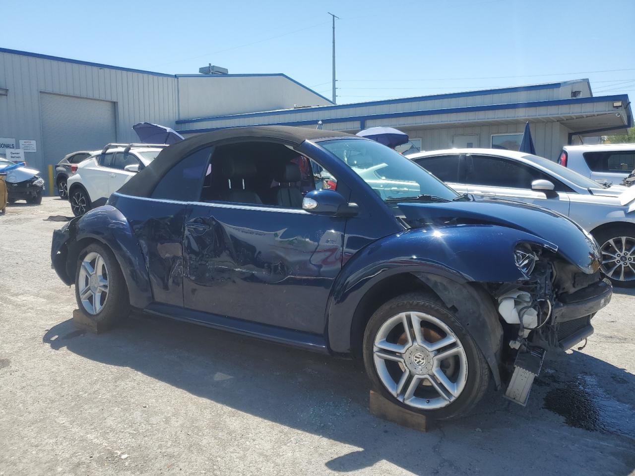 2005 VOLKSWAGEN NEW BEETLE photo 7