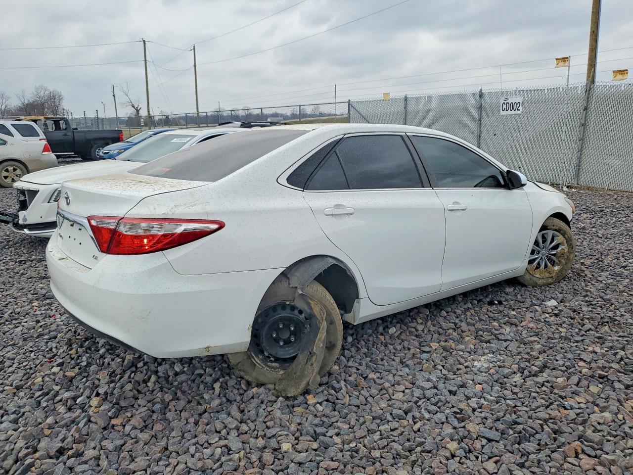 2015 TOYOTA CAMRY LE photo 5