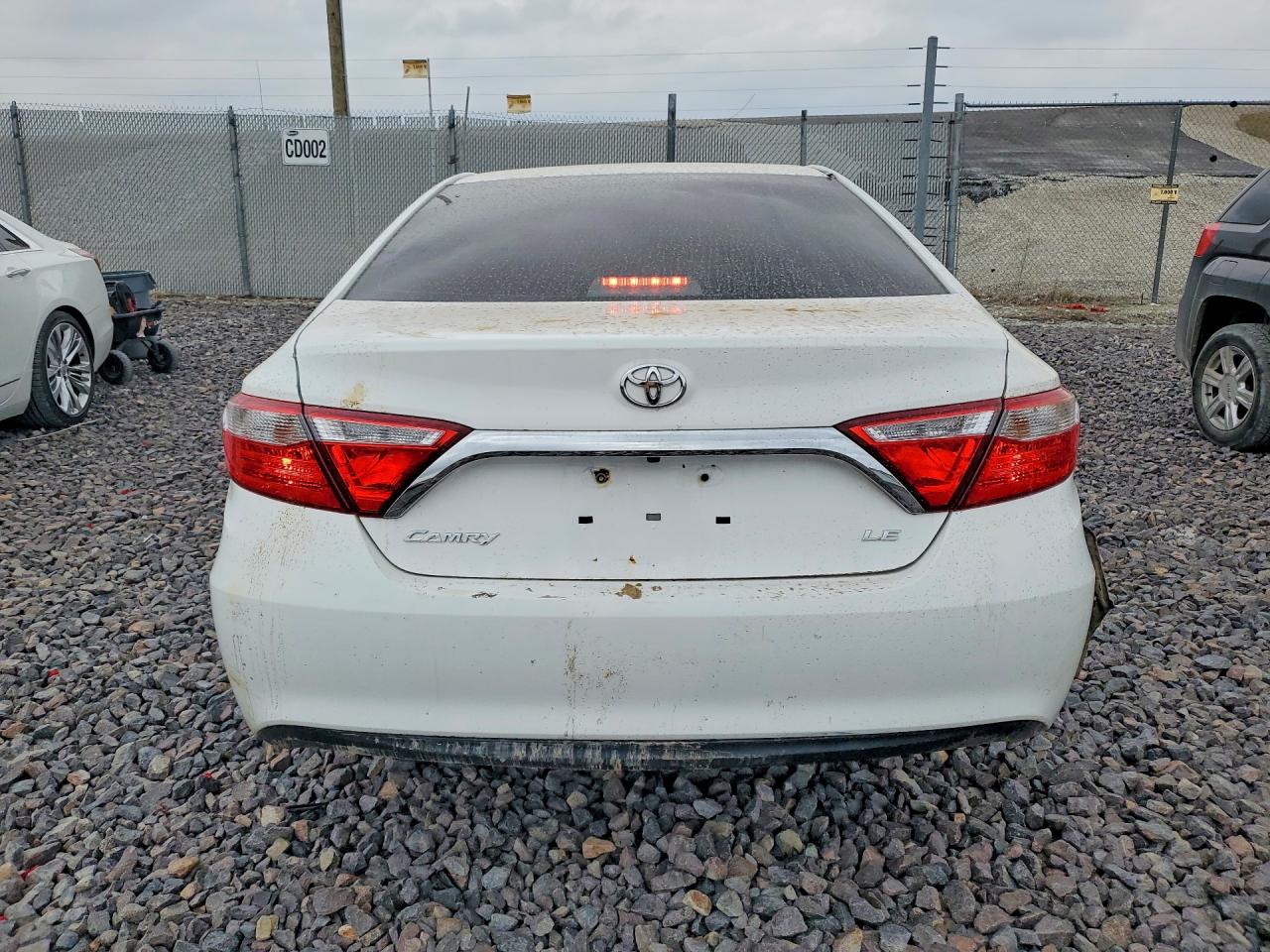2015 TOYOTA CAMRY LE photo 11