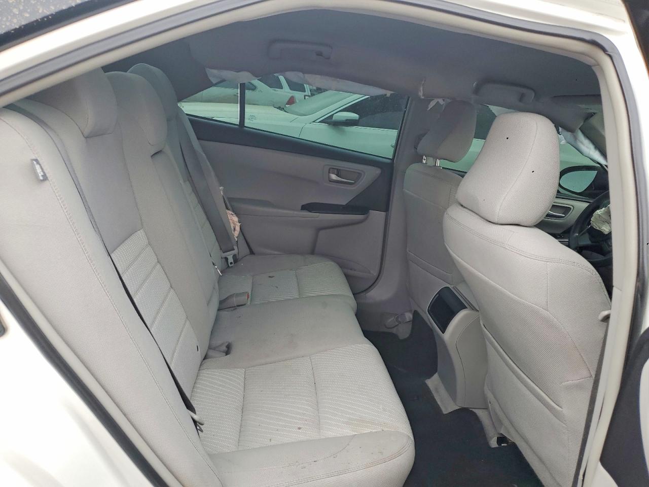 2015 TOYOTA CAMRY LE photo 19