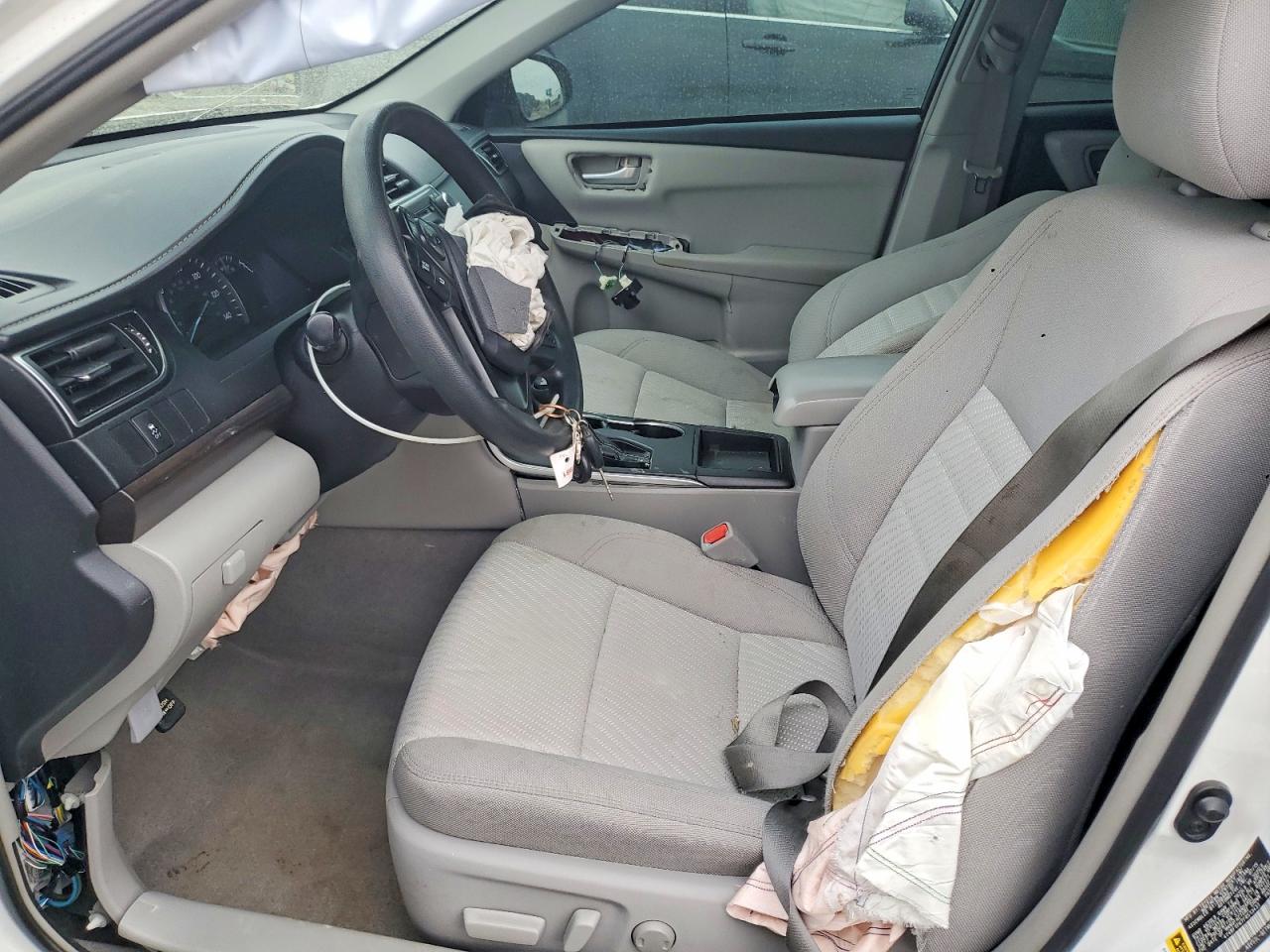 2015 TOYOTA CAMRY LE photo 13