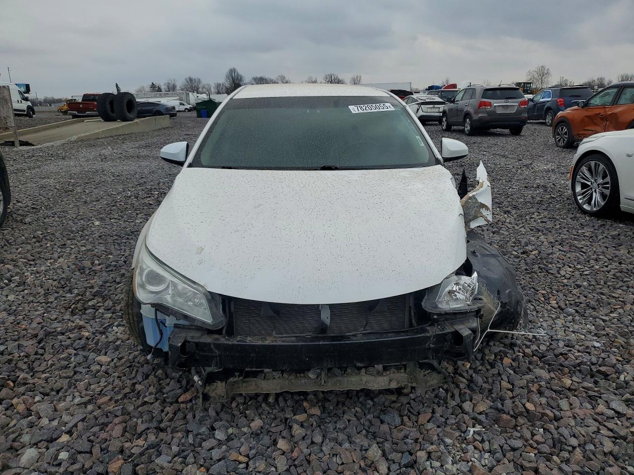 2015 TOYOTA CAMRY LE photo 9