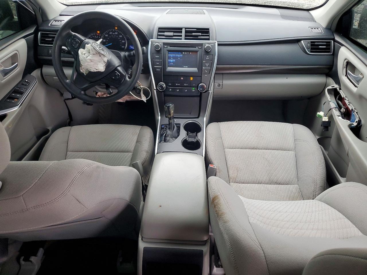 2015 TOYOTA CAMRY LE photo 15