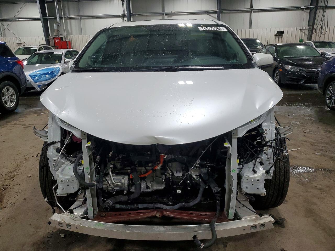 2025 TOYOTA SIENNA XLE photo 5