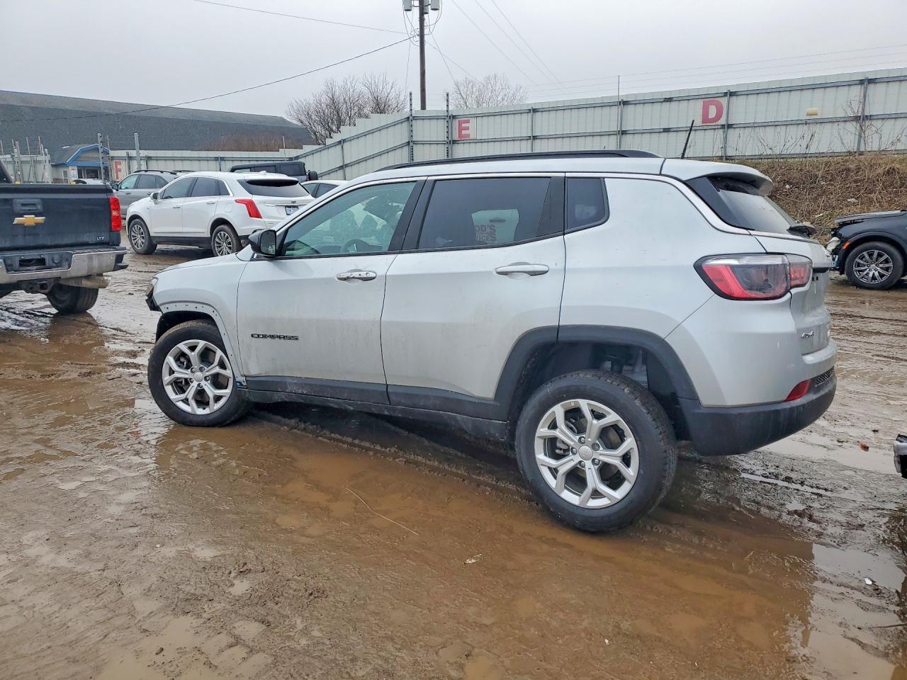 2024 JEEP COMPASS LATITUDE photo 3