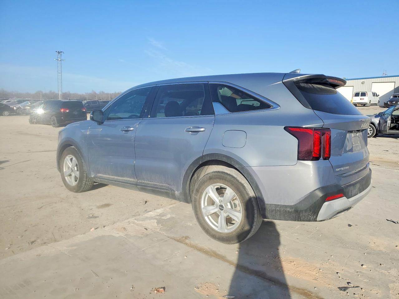 2024 KIA SORENTO LX photo 2
