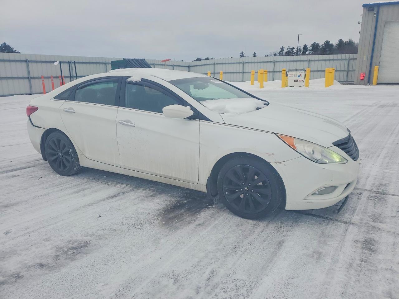 2013 HYUNDAI SONATA SE photo 4
