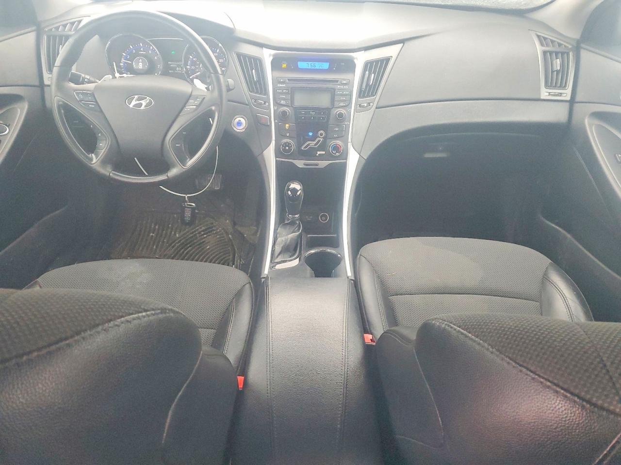 2013 HYUNDAI SONATA SE photo 8