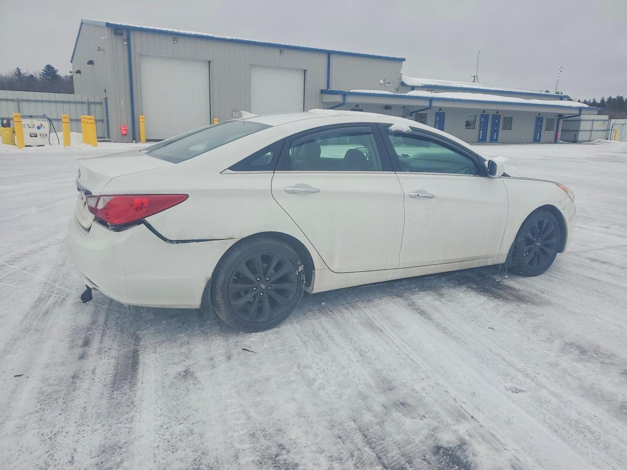 2013 HYUNDAI SONATA SE photo 3