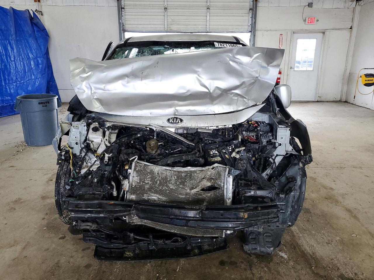 2016 KIA SEDONA L photo 13
