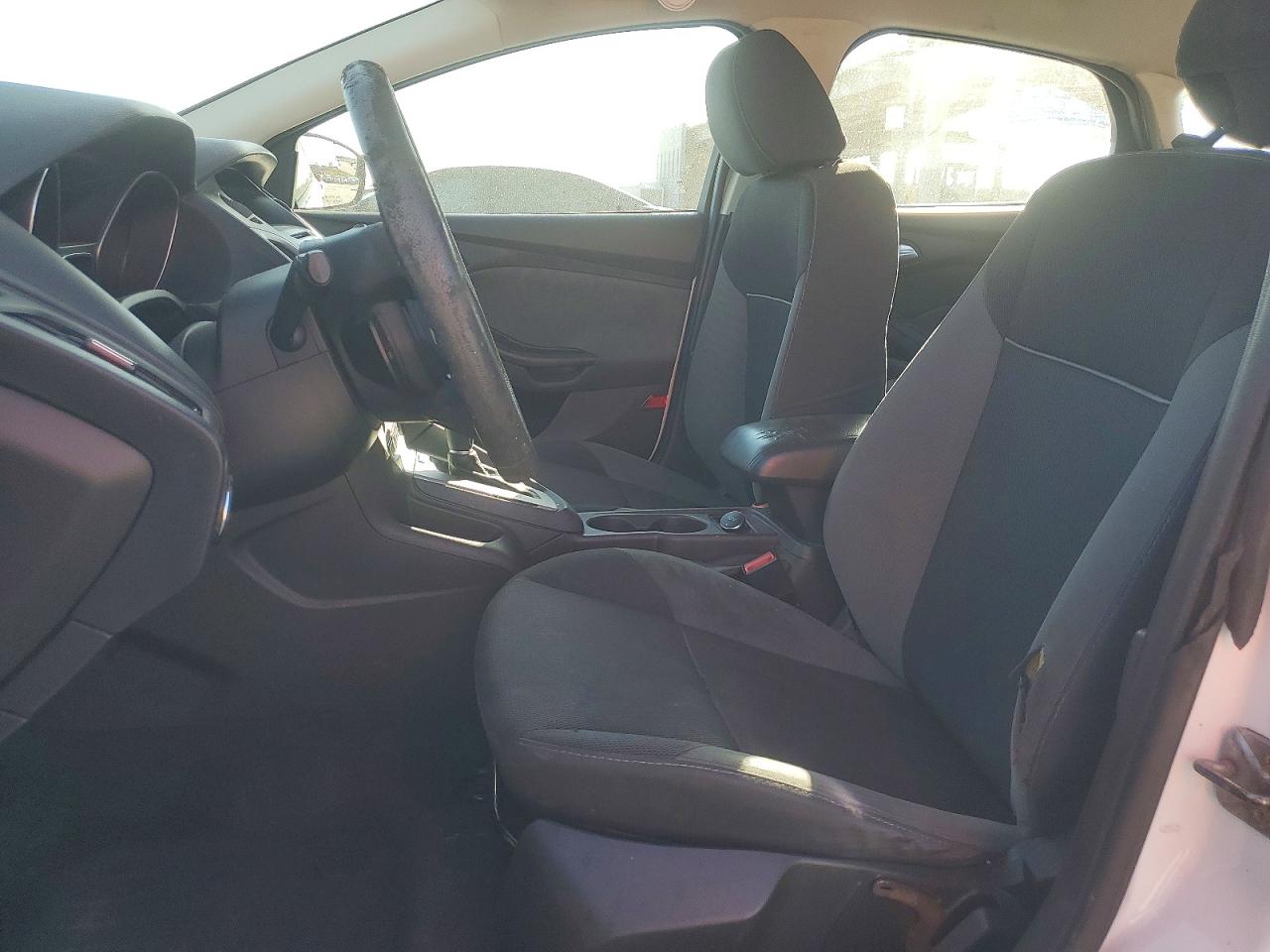 2014 FORD FOCUS SE photo 7