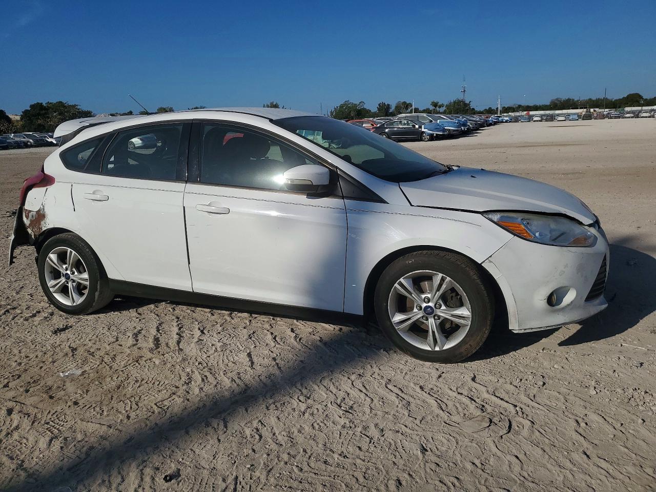2014 FORD FOCUS SE photo 4