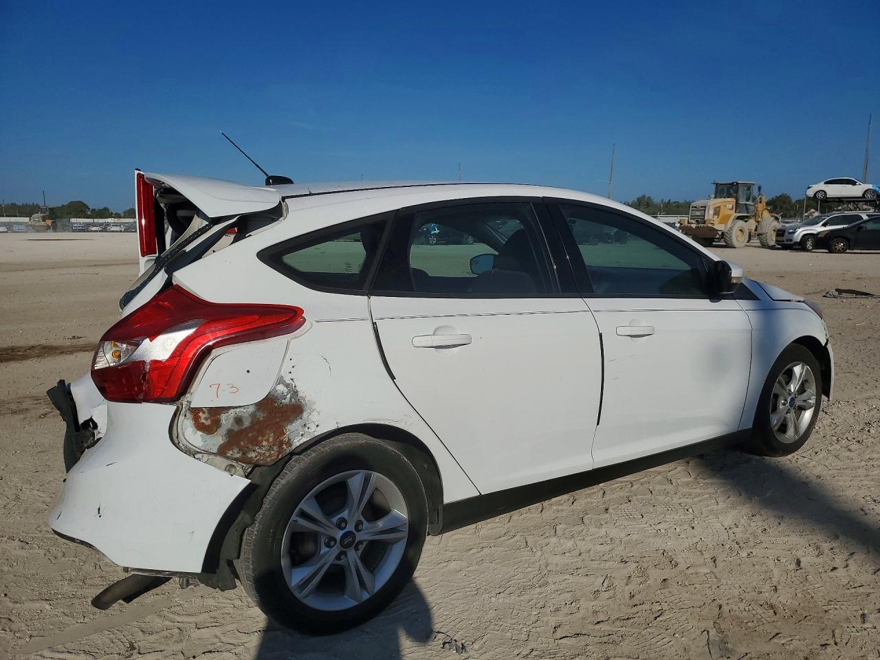 2014 FORD FOCUS SE photo 3