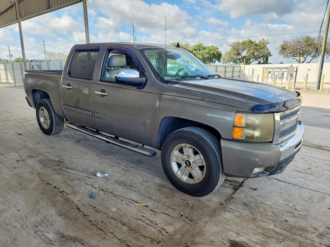 2009 CHEVROLET SILVERADO C1500 LTZ photo 4