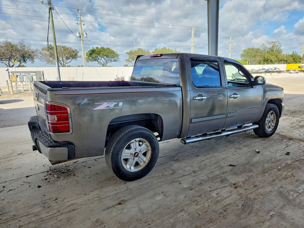 2009 CHEVROLET SILVERADO C1500 LTZ photo 3