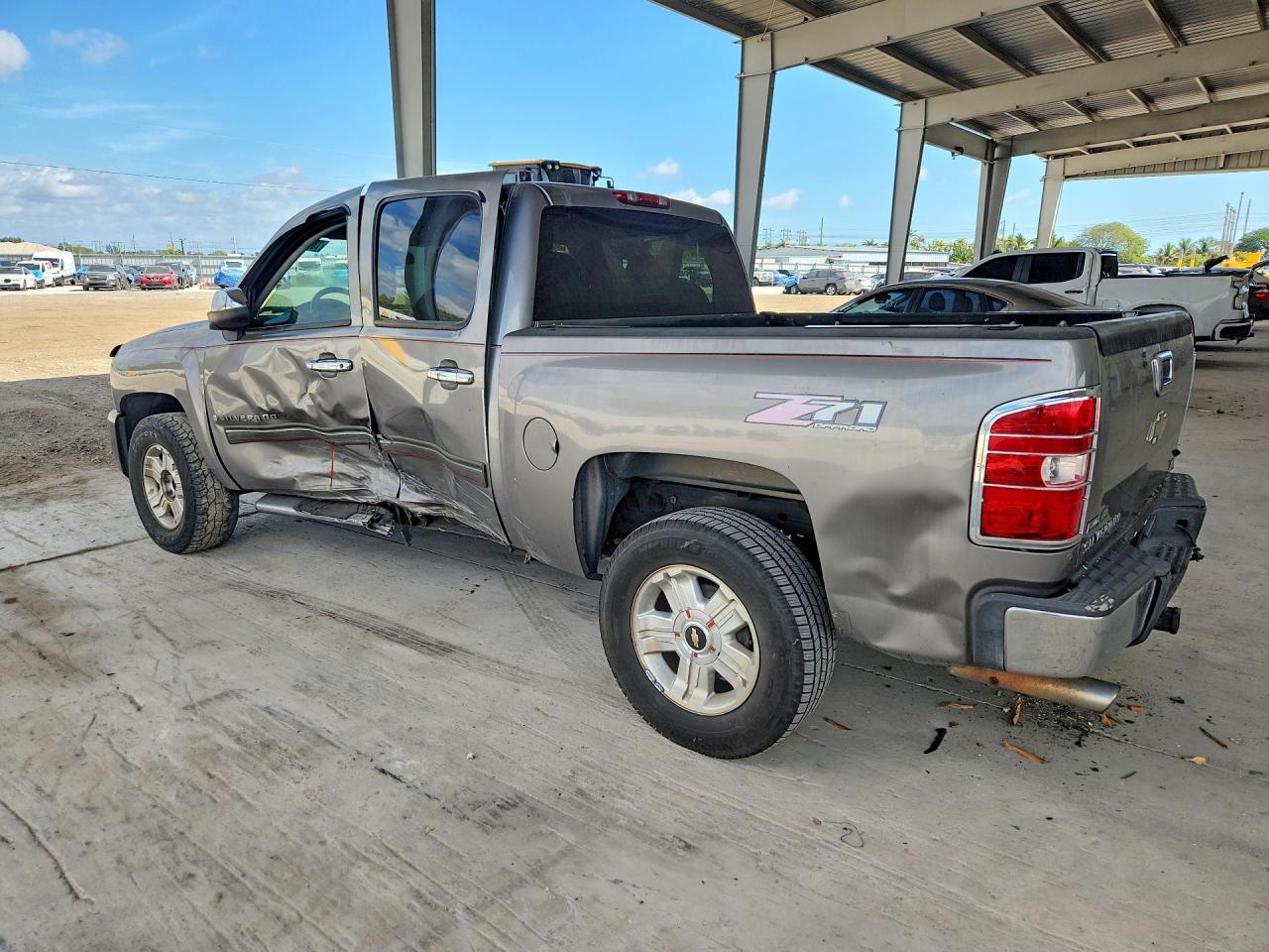 2009 CHEVROLET SILVERADO C1500 LTZ photo 2