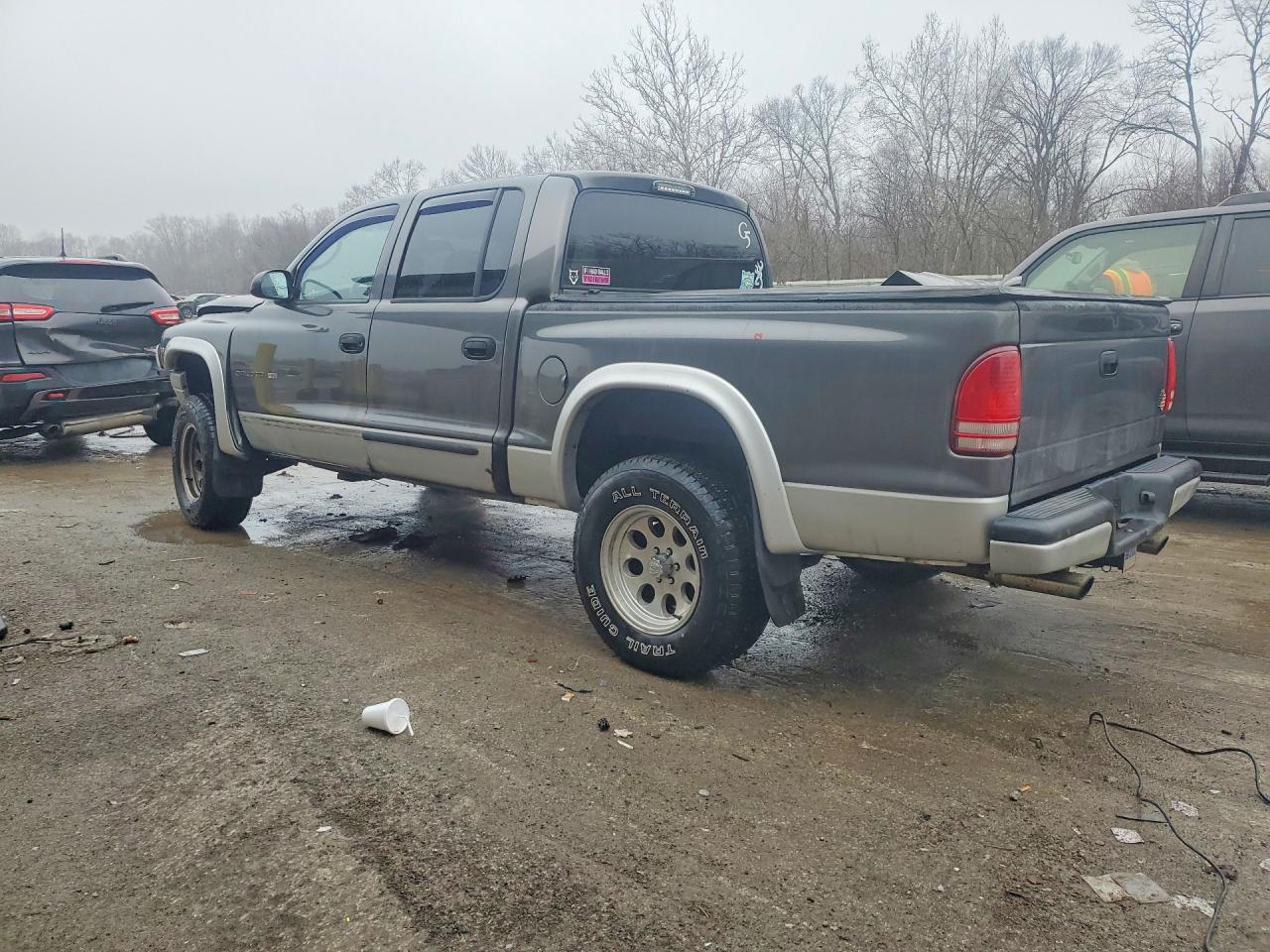 2002 DODGE DAKOTA QUAD SLT photo 2