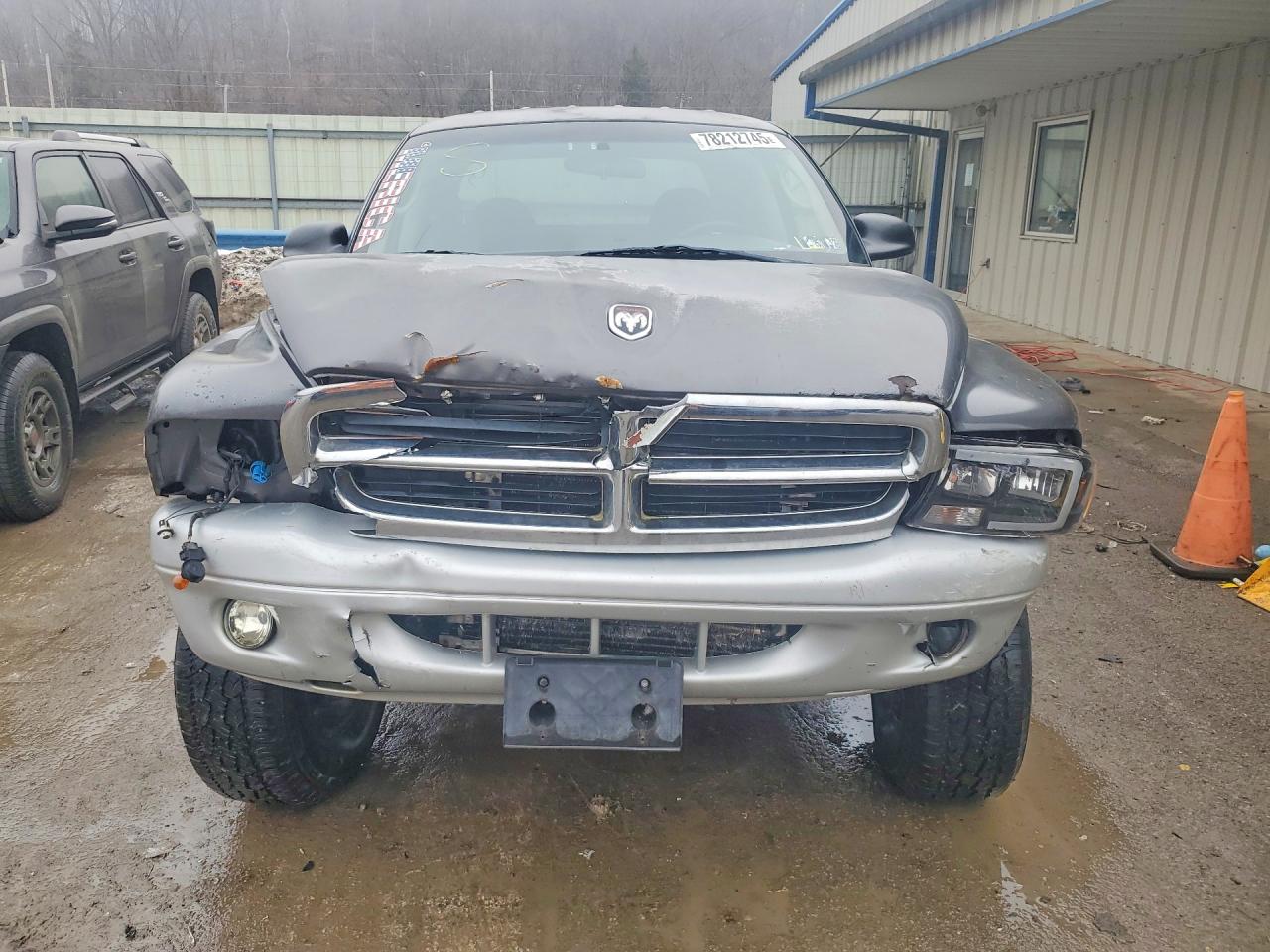 2002 DODGE DAKOTA QUAD SLT photo 5
