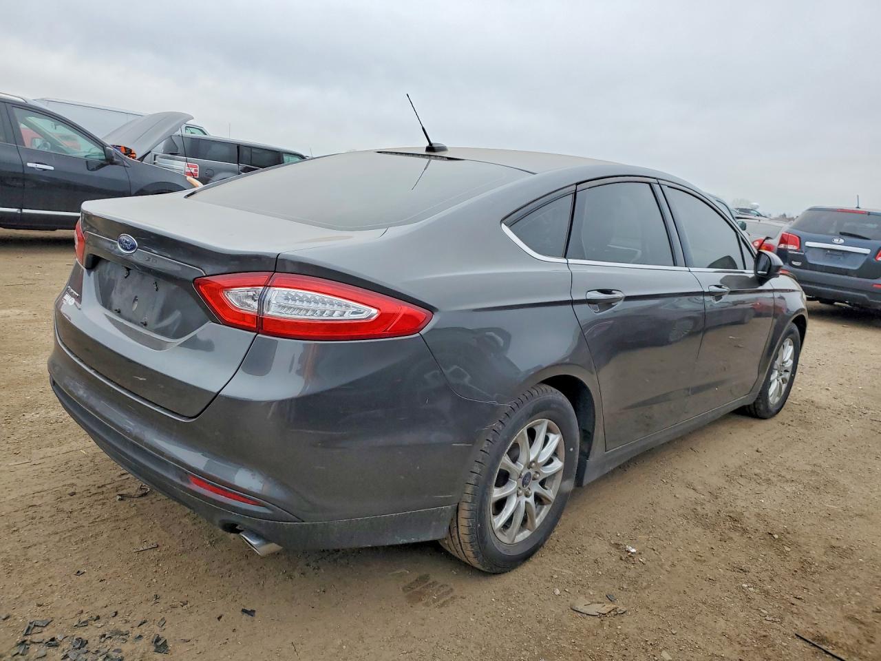 2016 FORD FUSION S photo 5