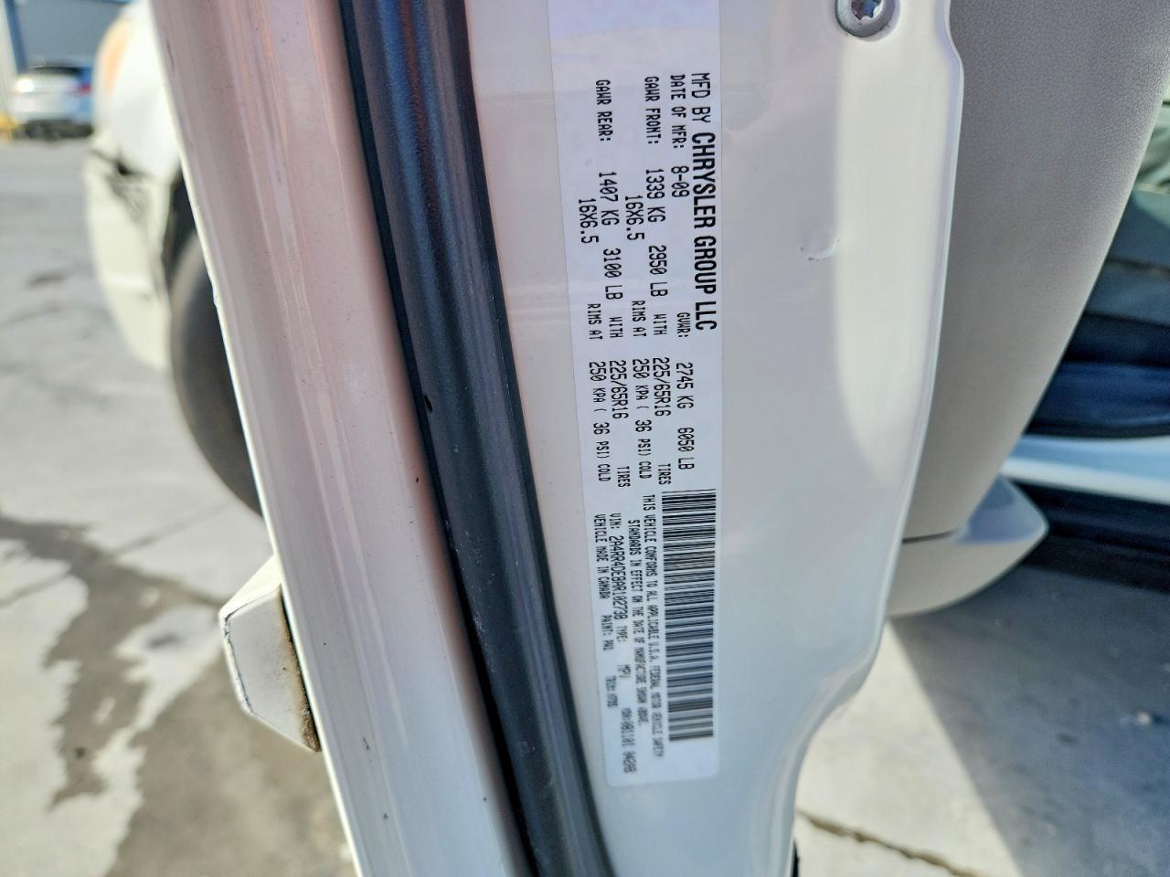 2010 CHRYSLER TOWN & COUNTRY LX photo 13