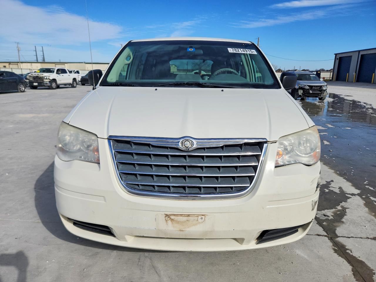 2010 CHRYSLER TOWN & COUNTRY LX photo 5