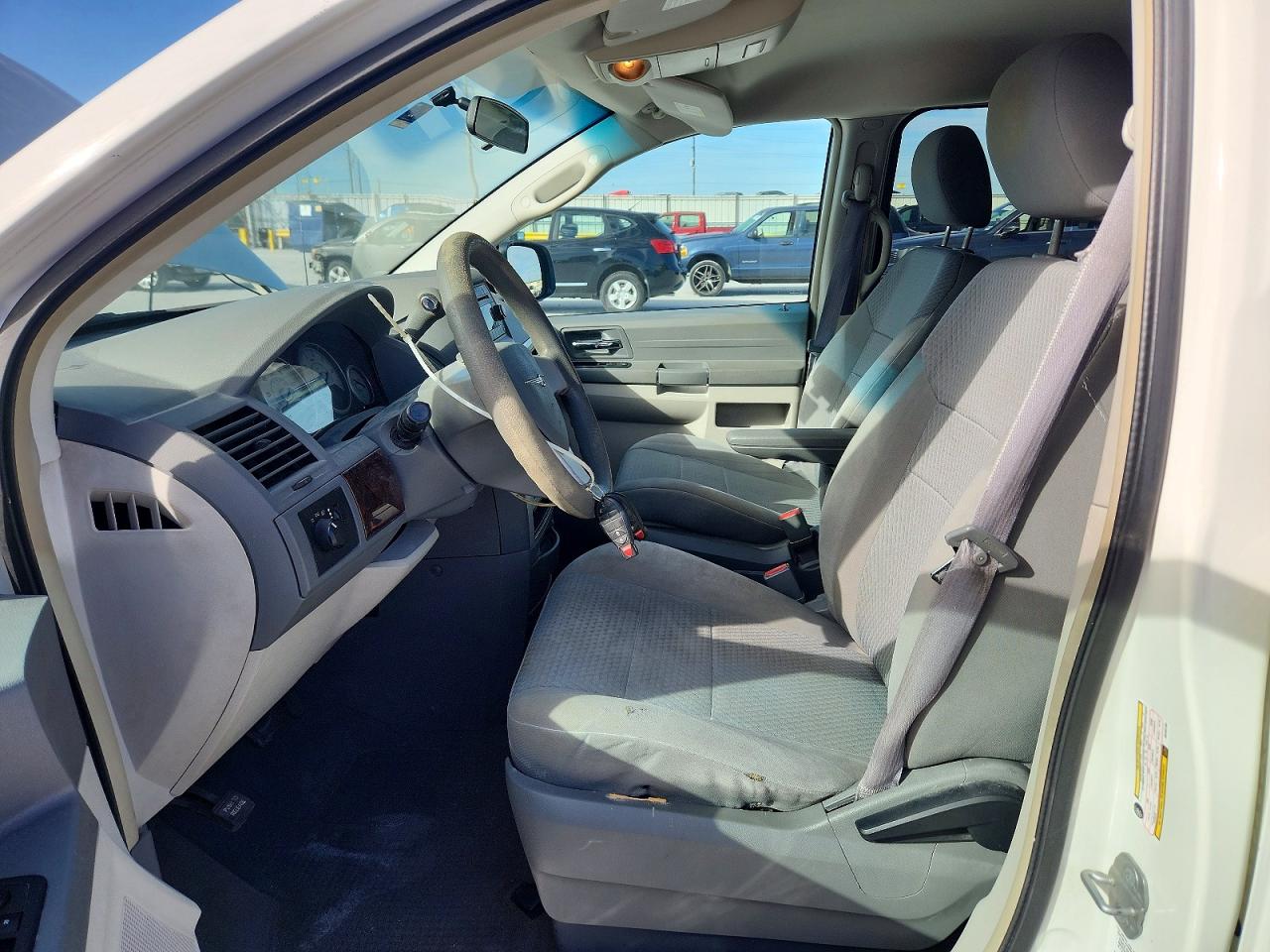 2010 CHRYSLER TOWN & COUNTRY LX photo 7