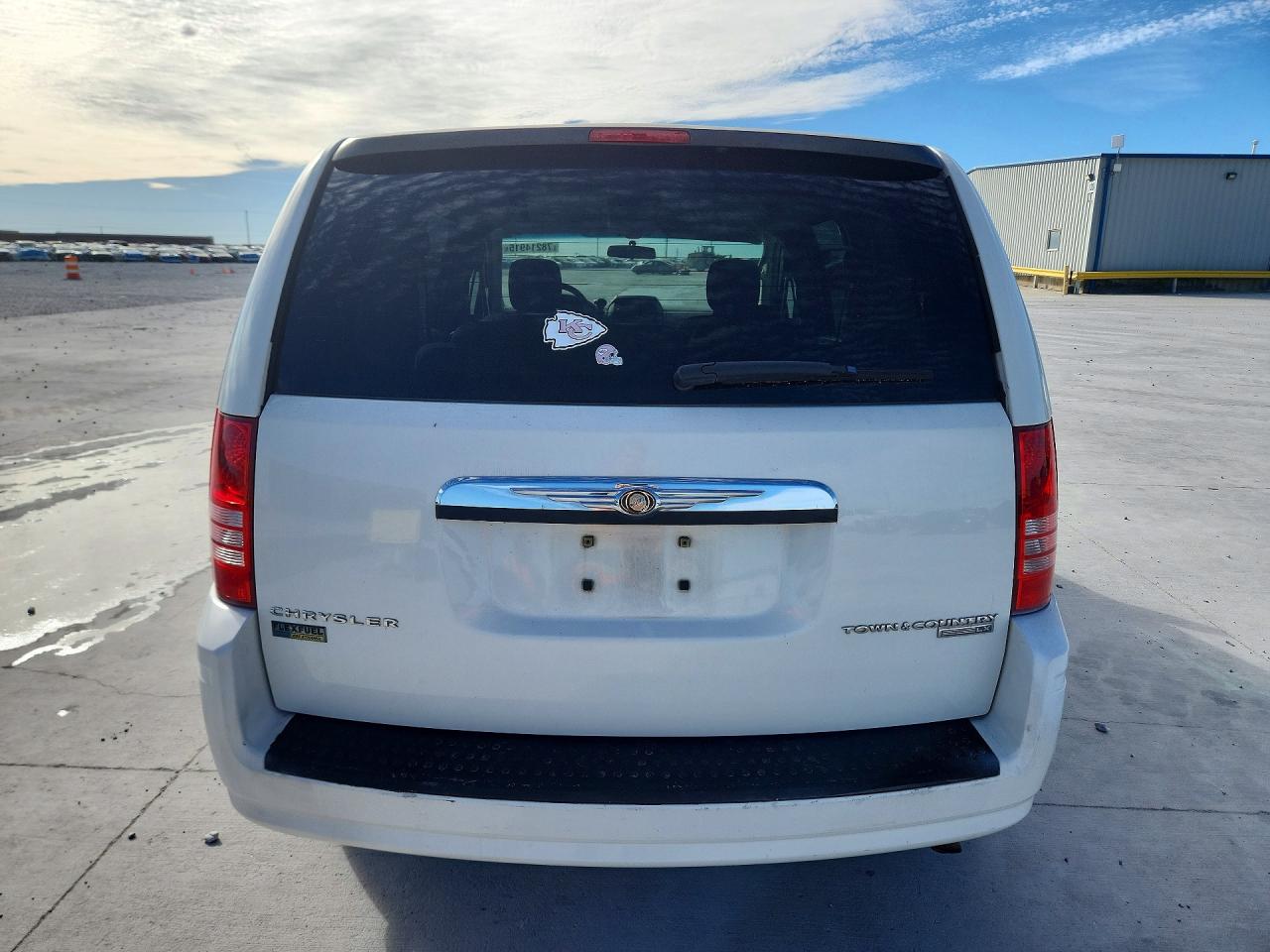 2010 CHRYSLER TOWN & COUNTRY LX photo 6