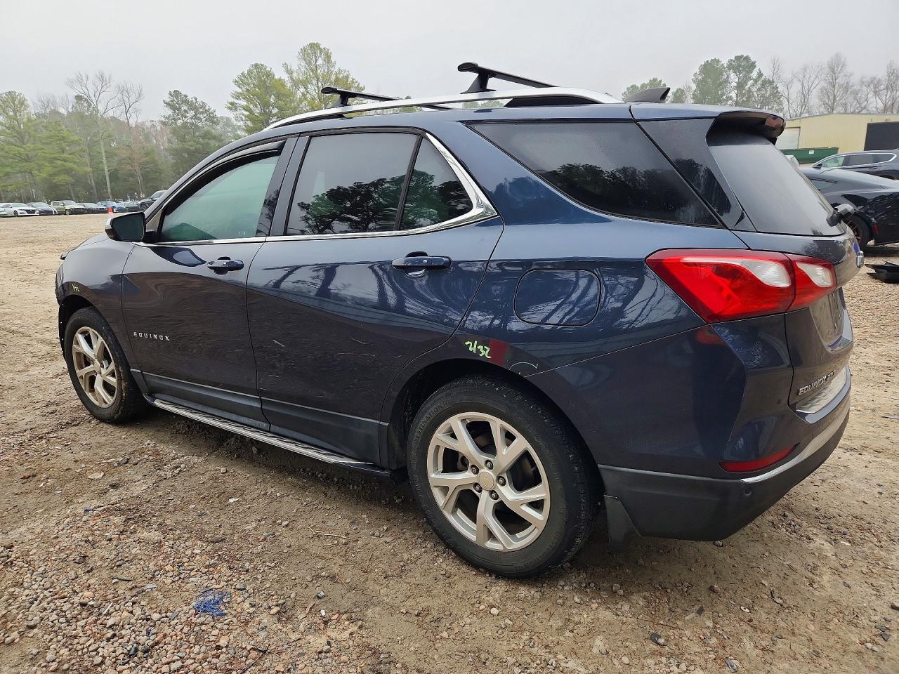 2019 CHEVROLET EQUINOX LT photo 2