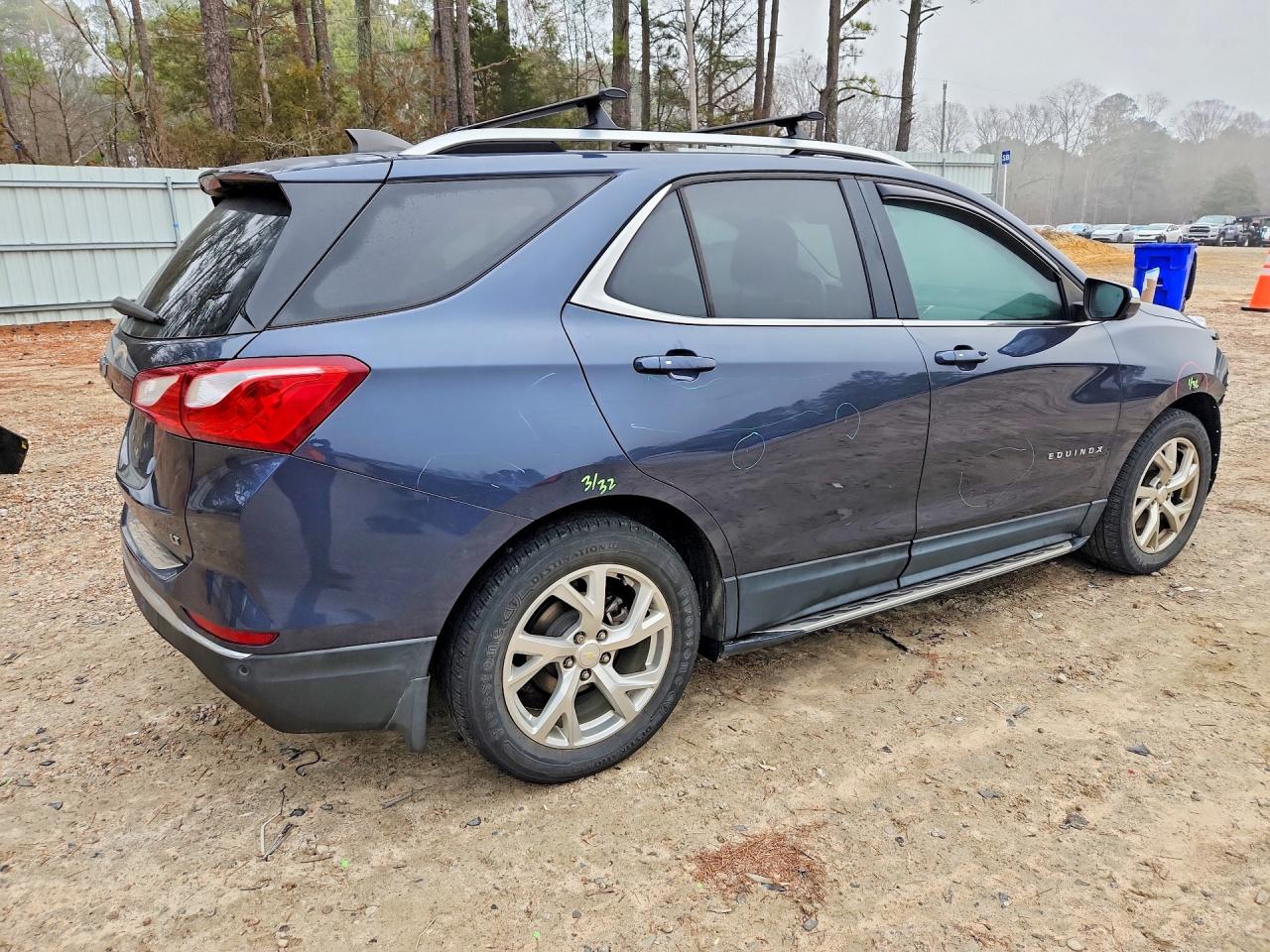 2019 CHEVROLET EQUINOX LT photo 3