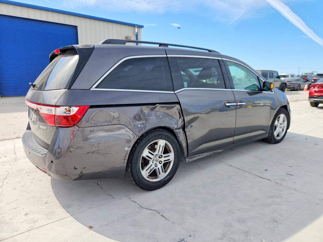 2013 HONDA ODYSSEY TOURING photo 3