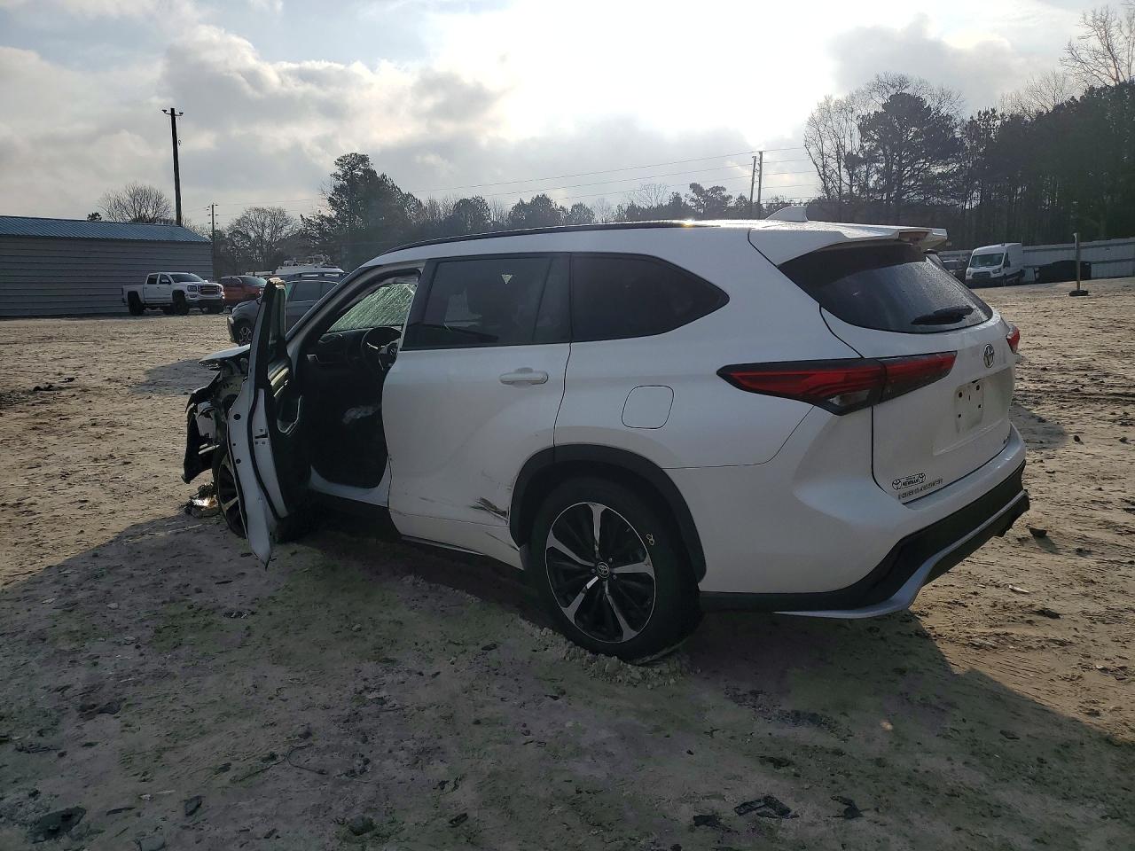 2021 TOYOTA HIGHLANDER XSE photo 2