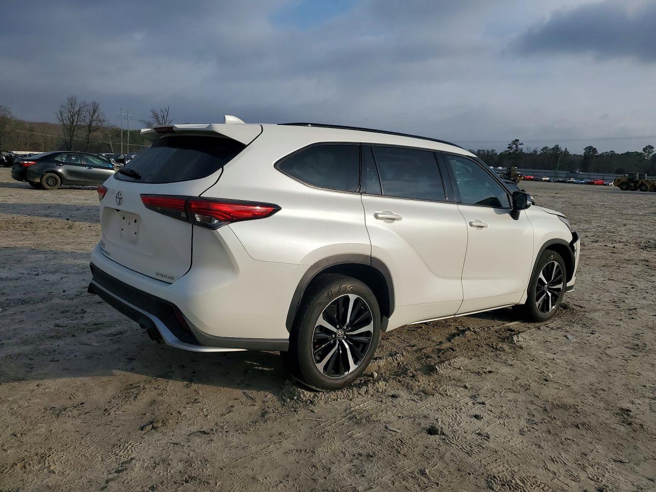2021 TOYOTA HIGHLANDER XSE photo 3